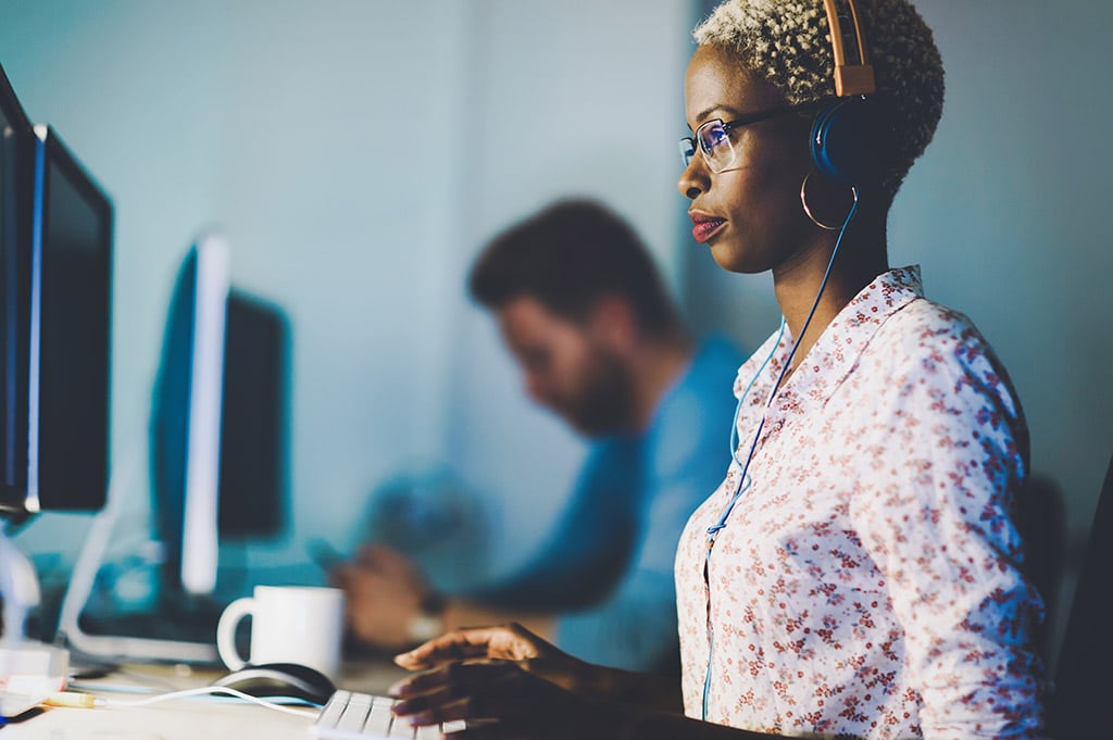 woman providing it support for business