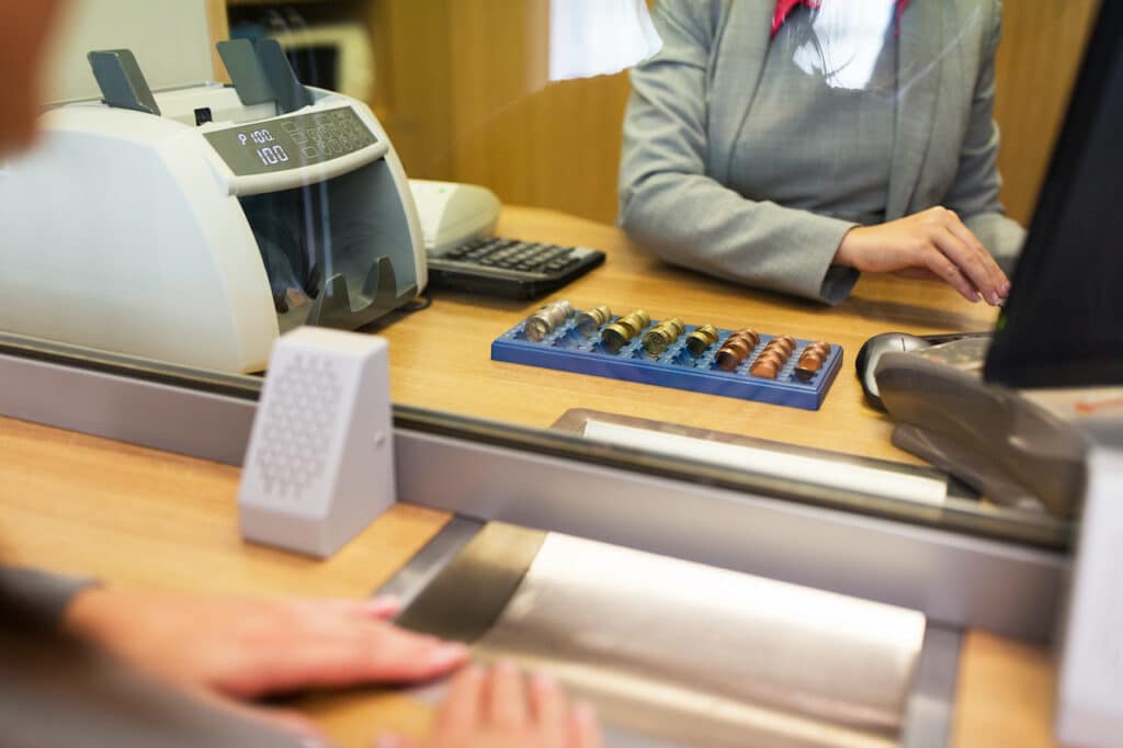 bank teller using outsourced IT services on computer